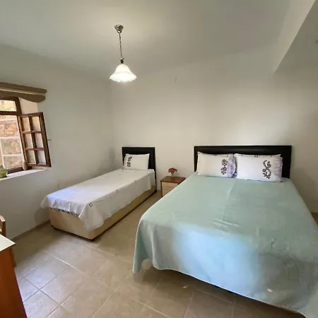 Kastro Konak Hotel *